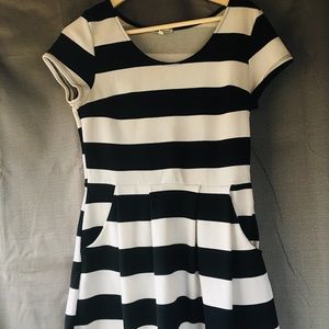 Striped pocket dress